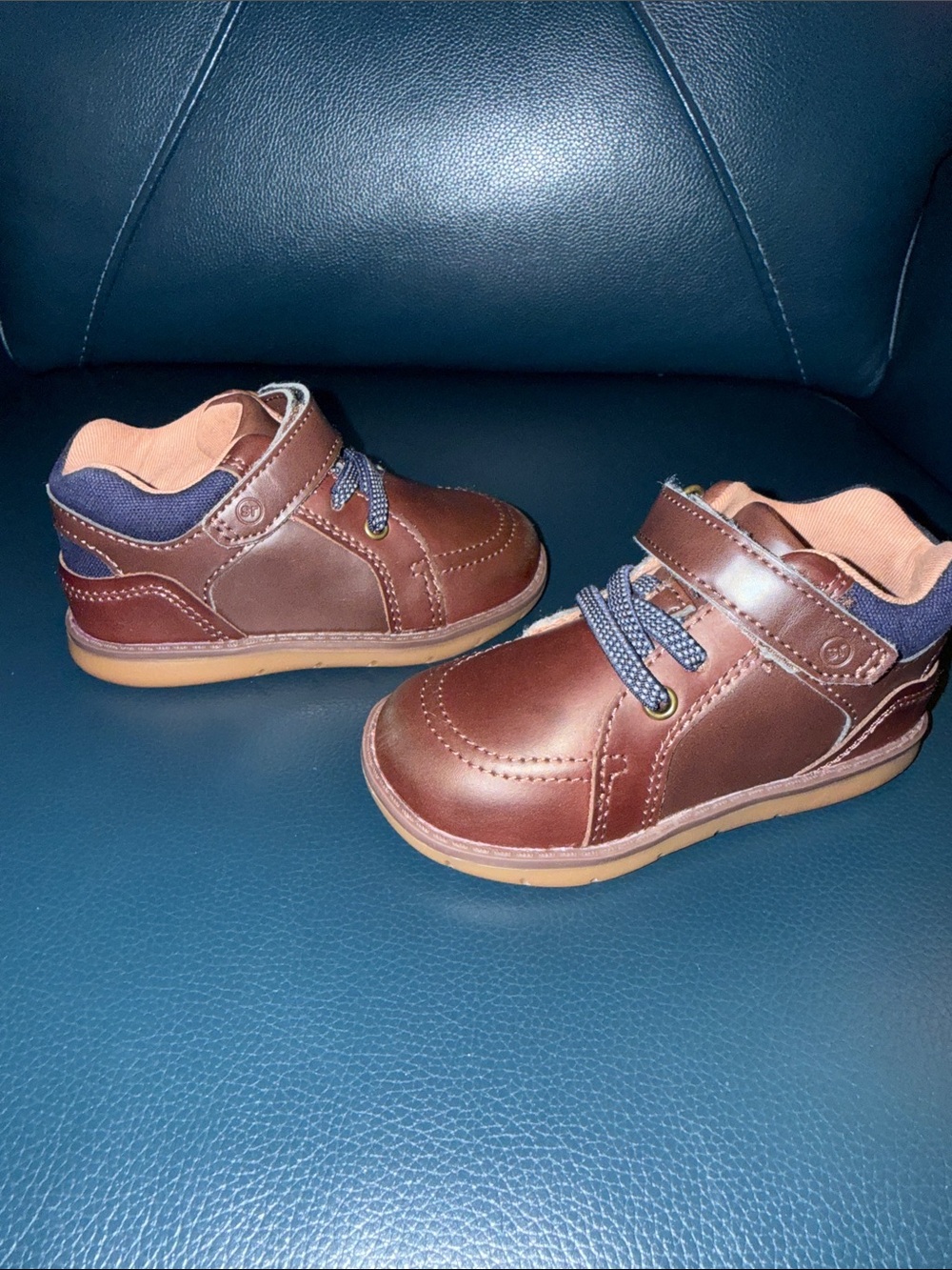 Stride Rite Quinn Brown leather walking boots with bungee laces and Velcro strap